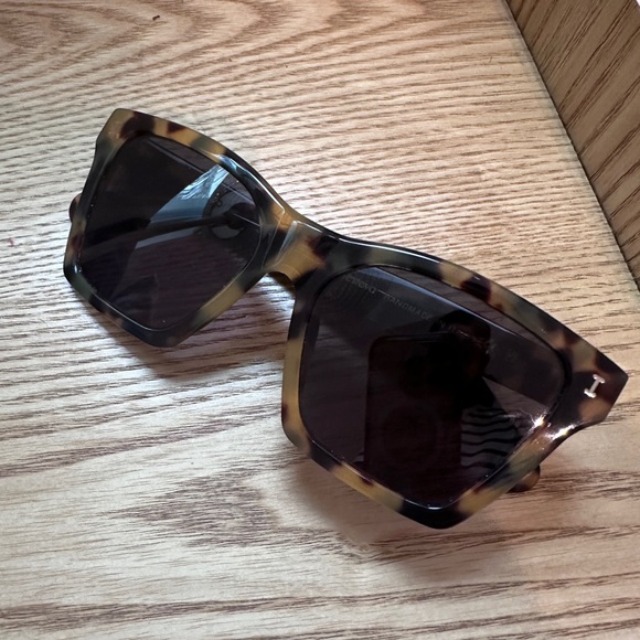 Illesteva silverlake sunglasses. In tortoise grey lenses. - Picture 2 of 2